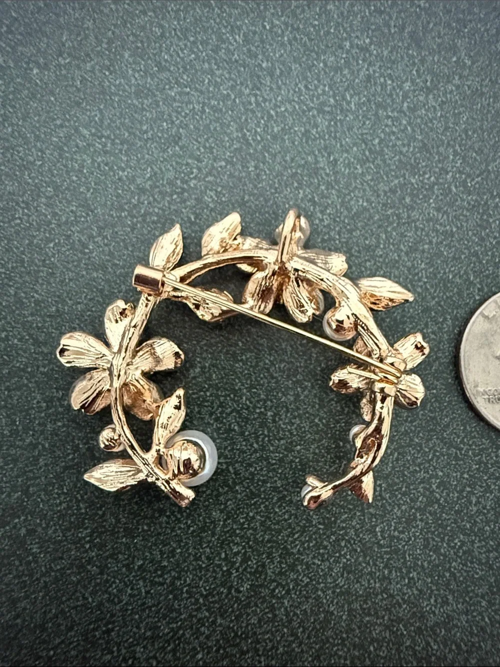 NWOT Gold Tone White Floral Bouquet Brooch with Crystal Accents